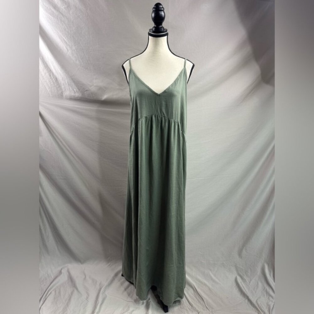 LAST ONE 🔥 Minimalist Sage Green Viscose Linen Blend Maxi Dress - Picture 7 of 8